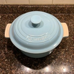 Le Creuset ~8” Round Baker with Lid EUC Light Blue
